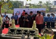 Ziarah makam dalam memperingati Hari Jadi ke-81